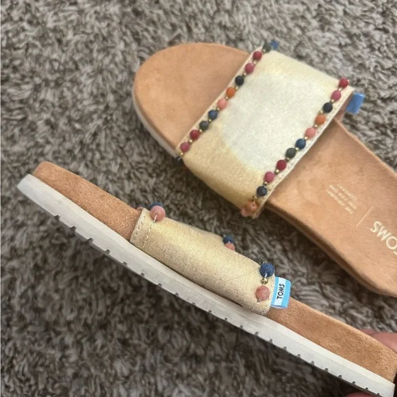 TOMS PARADISE GOLD SHIMMER POM POM SANDALS - Picture 6 of 7